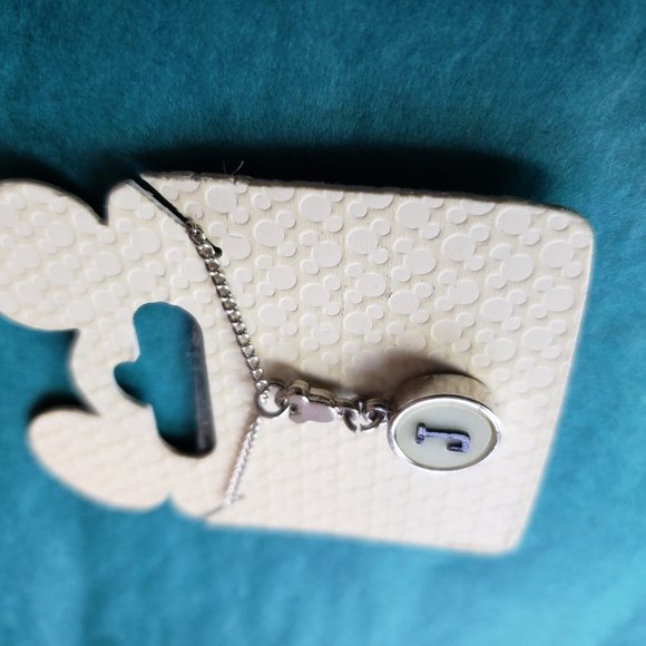 2/15$ NWT Letter J initial mickey disney necklace - Picture 3 of 5